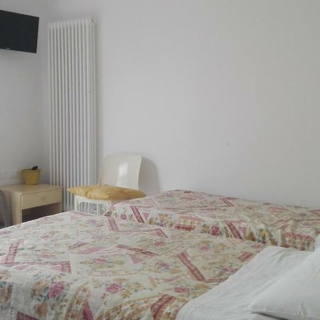 Residence Ambra Riva del Garda Luaran gambar