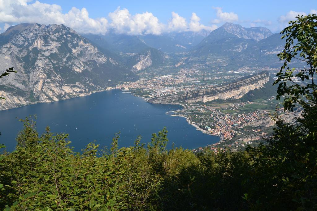 Residence Ambra Riva del Garda Luaran gambar