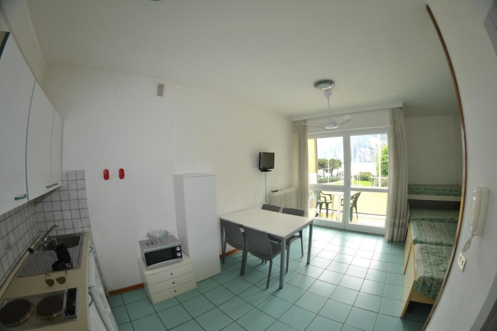 Residence Ambra Riva del Garda Luaran gambar