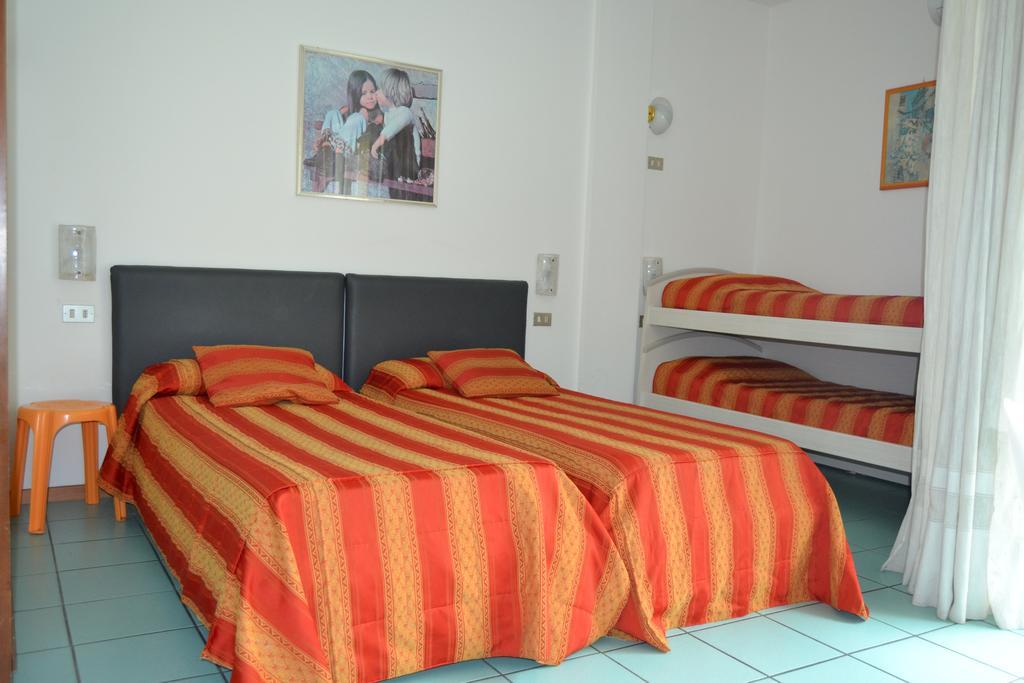 Residence Ambra Riva del Garda Luaran gambar