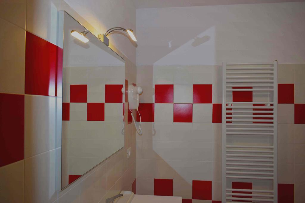 Residence Ambra Riva del Garda Luaran gambar