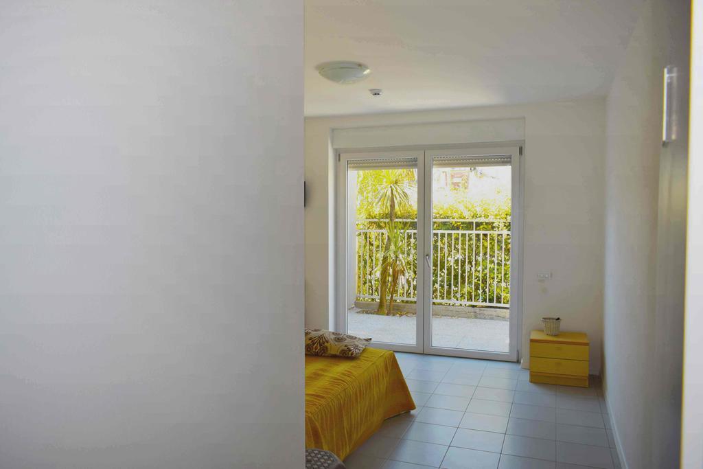 Residence Ambra Riva del Garda Luaran gambar