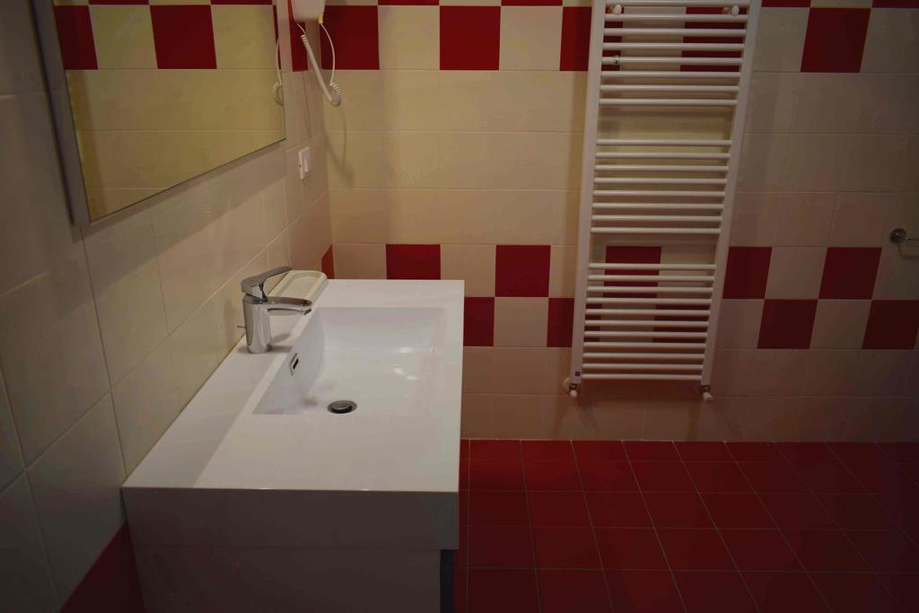 Residence Ambra Riva del Garda Luaran gambar