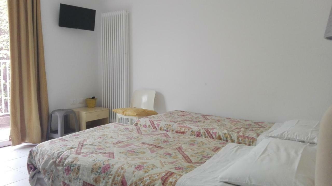 Residence Ambra Riva del Garda Luaran gambar